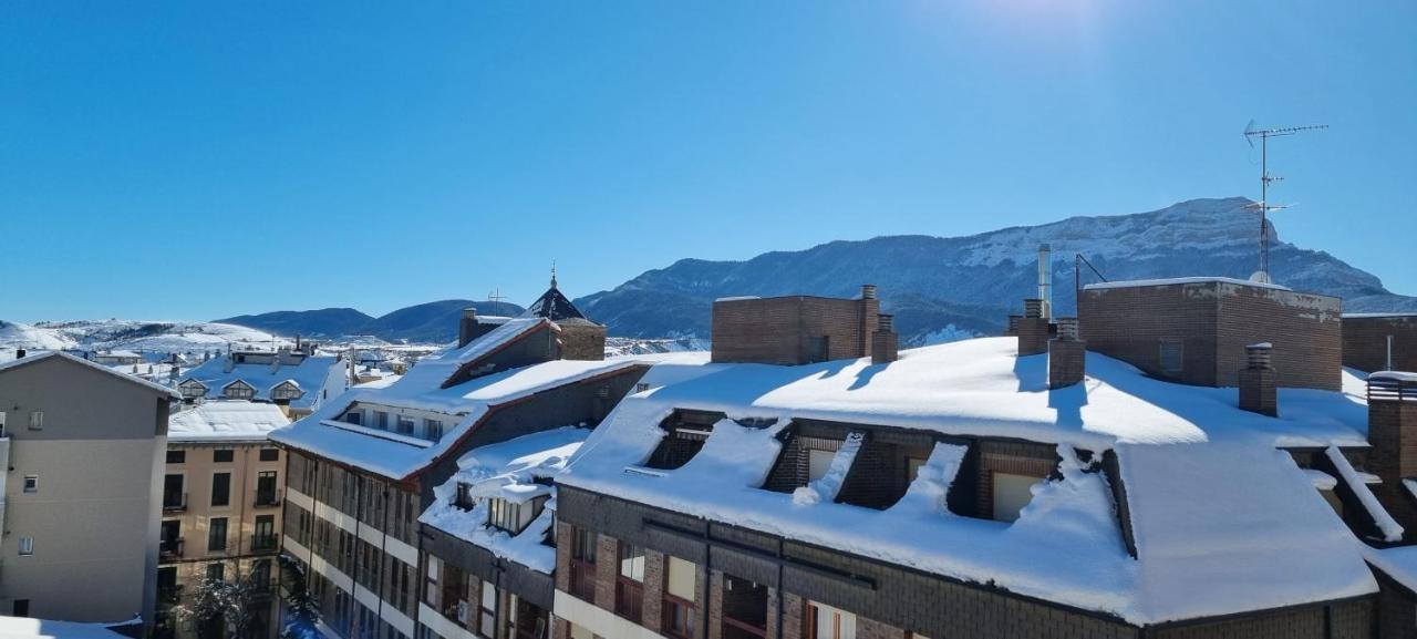 Flor De Nieve Apartment Jaca Exterior photo